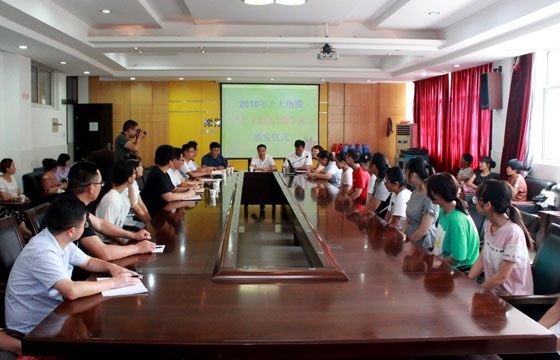 愛心助學 助夢飛翔 : 第三批“上上勵志助學金”20萬元昨日發(fā)放