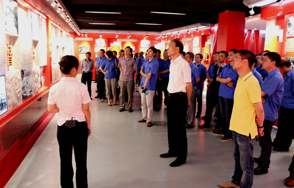 上上集團黨員干部積極分子緬懷革命先烈、重溫革命精神