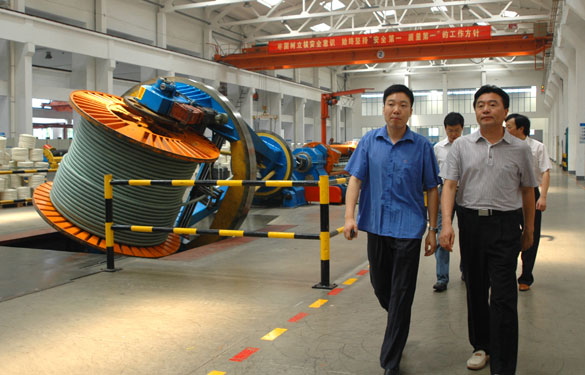 寶應(yīng)縣政協(xié)領(lǐng)導(dǎo)一行10余人來上上集團(tuán)參觀考察