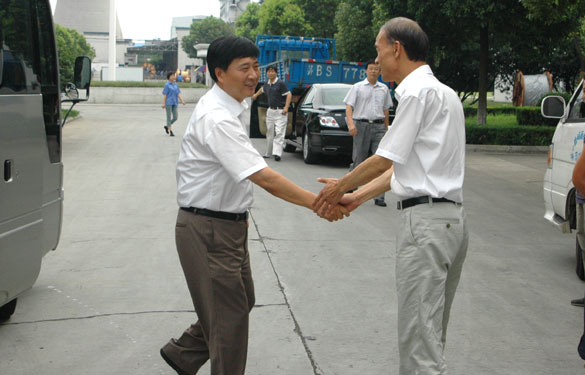 溧陽市市長(zhǎng)盛建良一行來上上集團(tuán)慰問一線員工