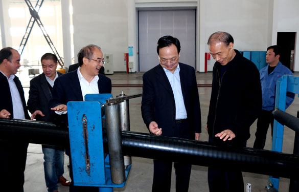 江蘇省經(jīng)信委副主任高清來上上集團調研