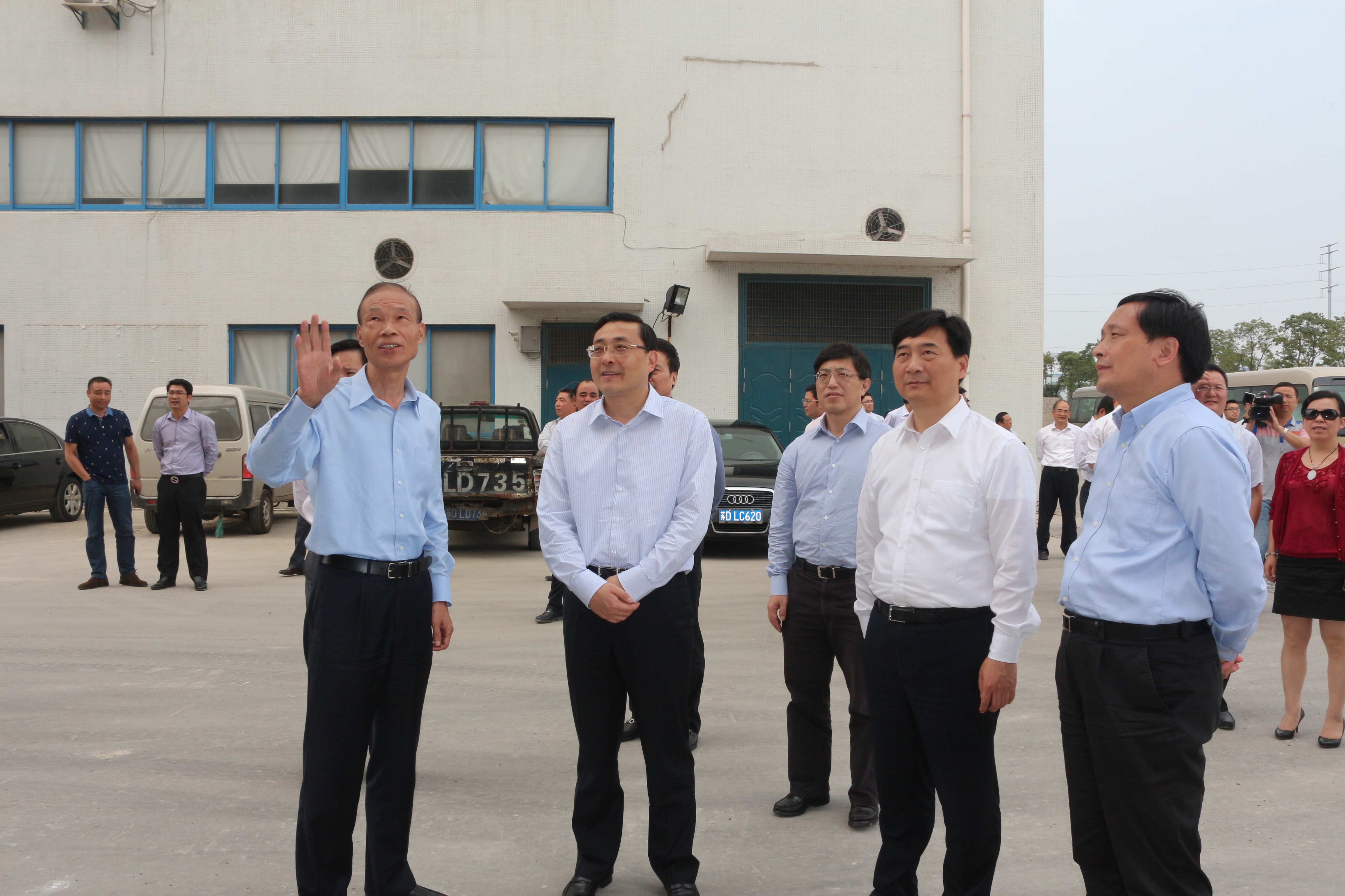 10月10日，常州市市長費高云一行來上上電纜督查西廠區(qū)三期工程建設情況