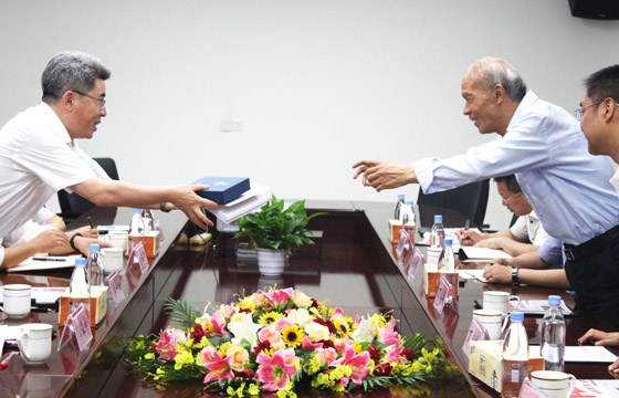 常州市委常委、常務(wù)副市長梁一波一行來上上電纜調(diào)研