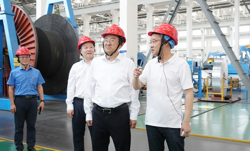 省人社廳朱從明廳長(zhǎng)調(diào)研上上電纜 鼓勵(lì)企業(yè)發(fā)揮示范作用穩(wěn)崗擴(kuò)崗促就業(yè)